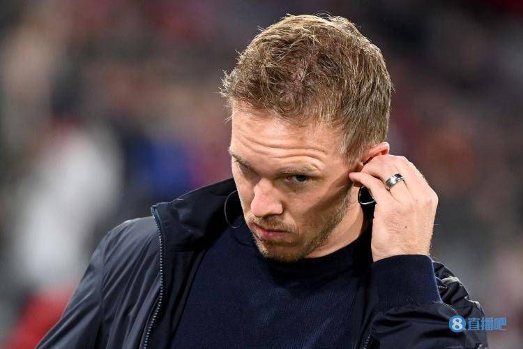 孙俪身穿粉裙出席活动 挺孕肚不顾危险踩高跟鞋 2014-02-20 19日在上海，孙俪身穿粉色短裙出席某活动，刚刚宣布再次怀孕的孙俪不惧危险脚踩高跟鞋亮相，全程微笑示人看来孕期心情大好。