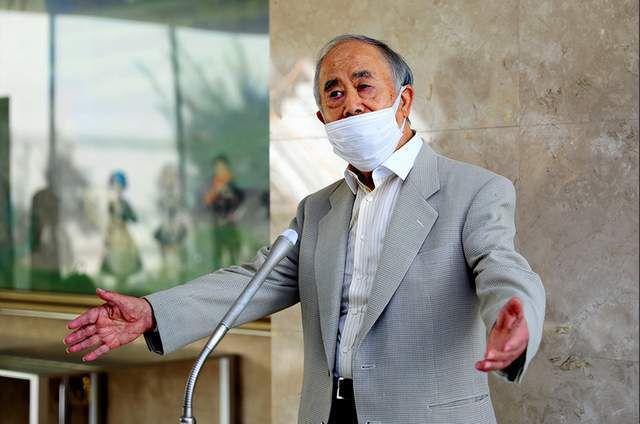 但在感情方面，他经历过三段婚姻，三次离婚不仅掏空了他的钱包，还掏空了他的灵魂。