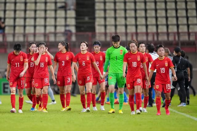春节档大盘连续7天破10亿“史上最强春节档”热度空前自预售阶段起，2025春节档就已展现出强劲势头。