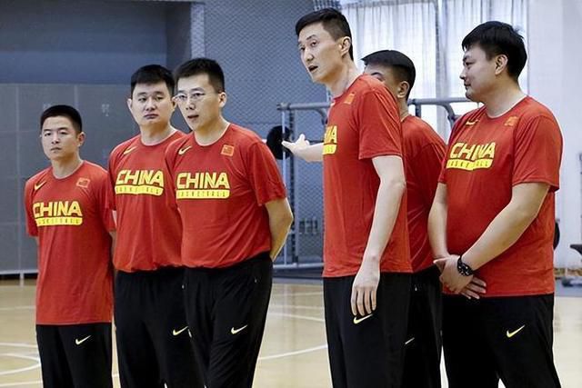 一大批思想性、艺术性、观赏性俱佳的新片精彩亮相，开启中国电影的热映、热点、热门、热议时刻，推动电影市场火热升温。