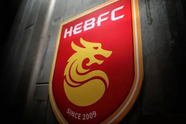 2020-07-15 万茜出意外报平安 红毯起舞最美风采照引祝福 2020-07-13 7月13日，针对网传“万茜出车祸，右手粉碎性骨折，正在接受急诊手术”的消息，万茜通过微博向大家报平安，表示“无大碍，不要担心”。