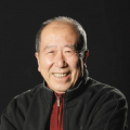 小两口恩爱有加的场面羡煞旁人。