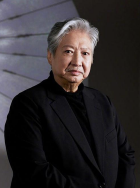 《借你俩胆》由韩兆、潘霜霜等人主演，其独到的鬼魅色彩令其成为“国内首部捉鬼故事”。
