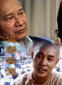 两人没有带助理，而是自己前往柜台办理机票，期间杨幂不时在刘恺威身边撒娇，把手机放进包里后两人手牵手进入安检区，刘恺威还搭着 性感超模布鲁克穿比基尼秀身材 与男友水中缠绵 2014-02-07 近日，美国性感模特凯莉·布鲁克与男友一起在迈阿密海滩度假，她身穿比基尼与男友在海滩牵手，还在海中亲密互动秀恩爱。